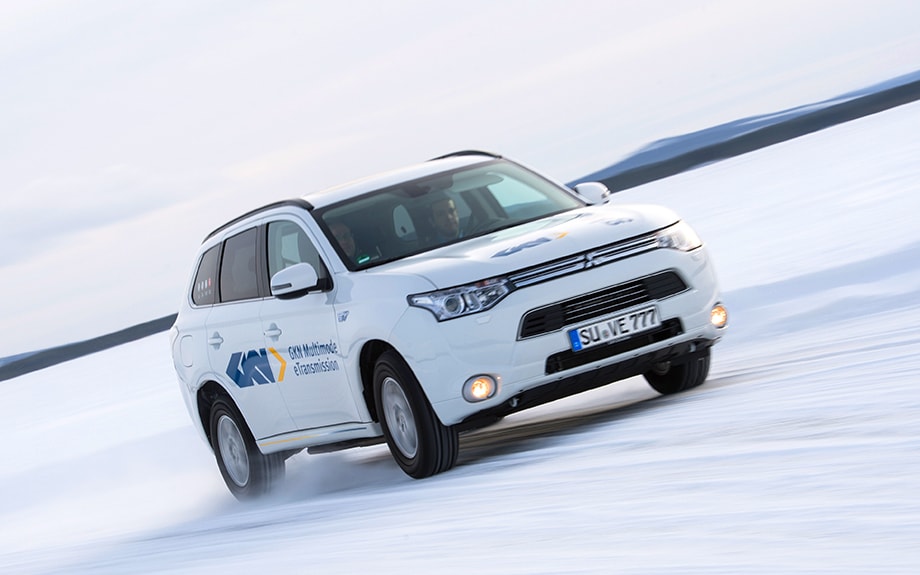 Mitsubishi Outlander test drive in the snow