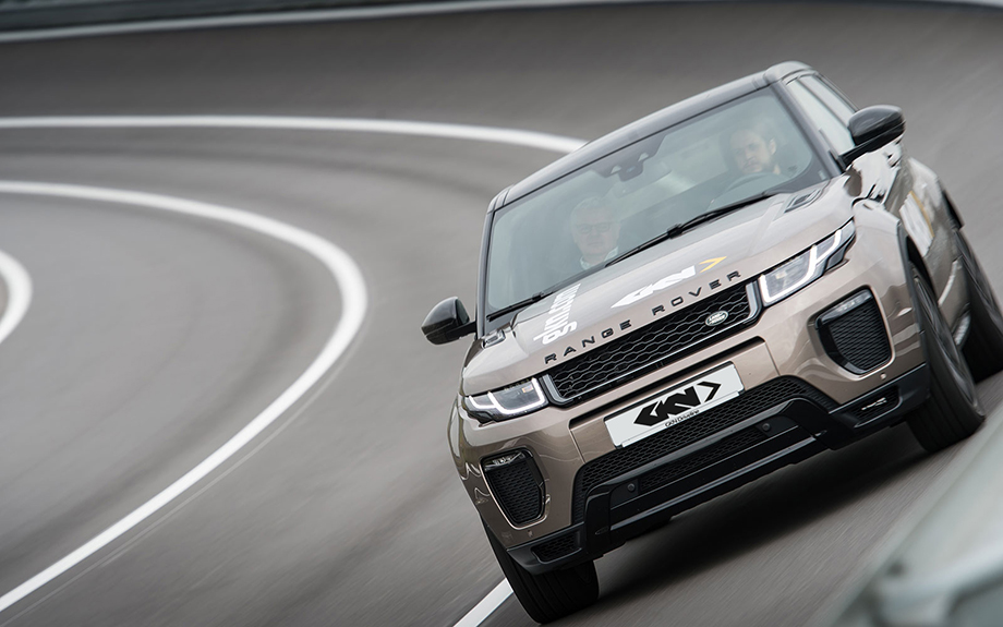 Range-Rover-Evoque-track+Logo-920.jpg