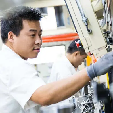 Shanghai Driveline worker.jpg